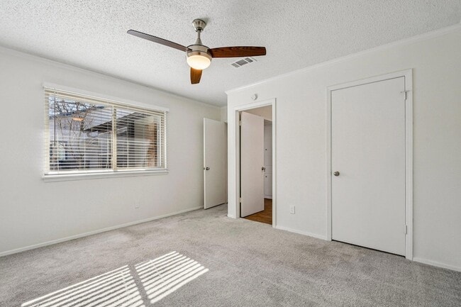 Building Photo - 9424 Singing Quail Dr