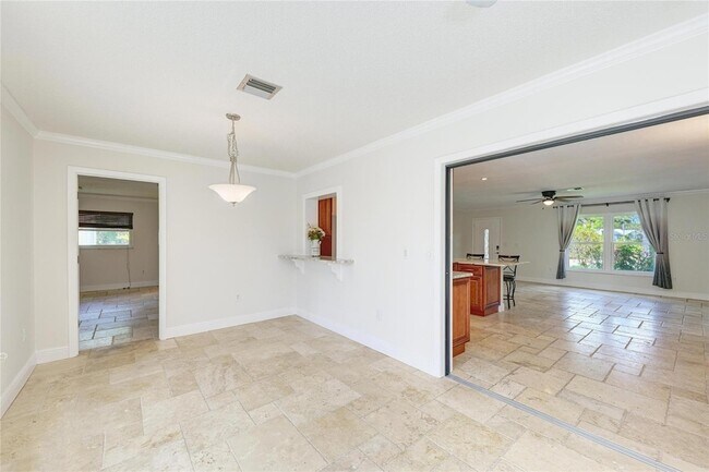 Building Photo - 1307 Primrose Rd