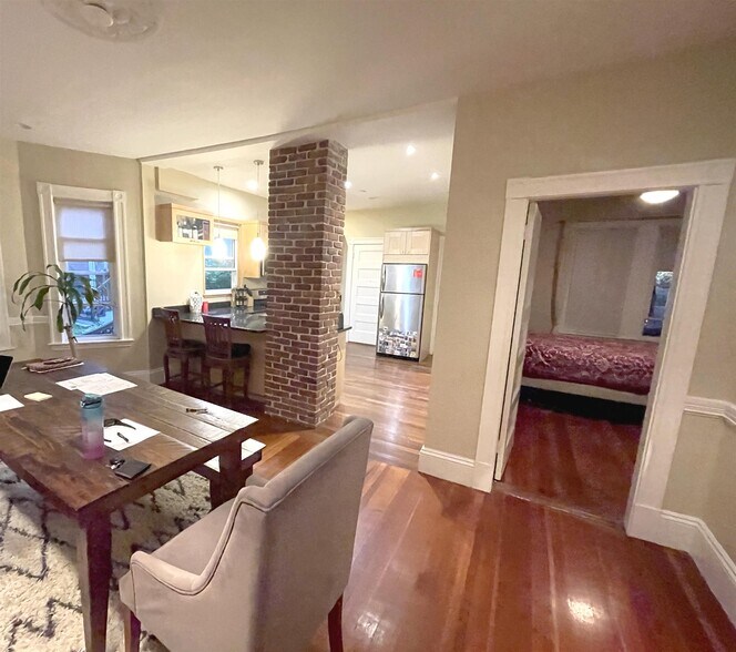 Building Photo - 217 Harvard St