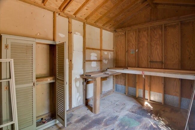 Building Photo - 1613 Pendleton Rd
