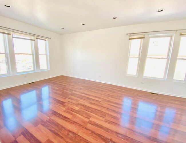 Building Photo - 2647 W 35th St