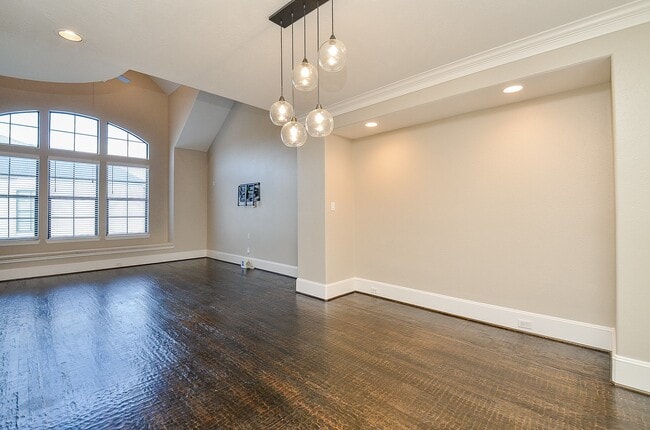 Building Photo - 1307 Studer St