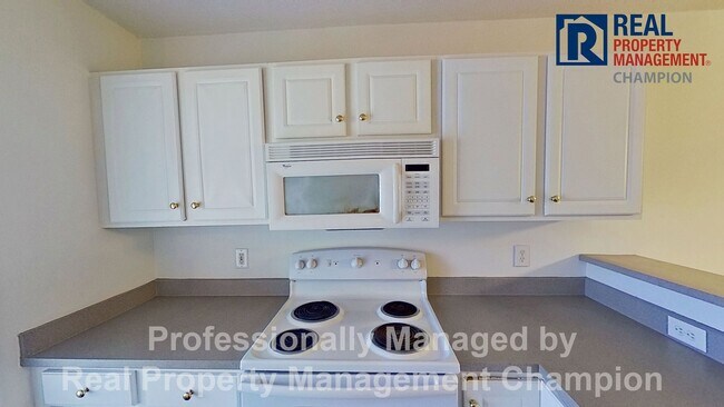 Building Photo - Upper Level Condo in Holton Place w/Community Pool