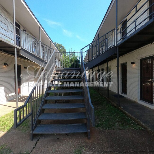 Primary Photo - Come see this Move In Ready 2 bedroom Apar...