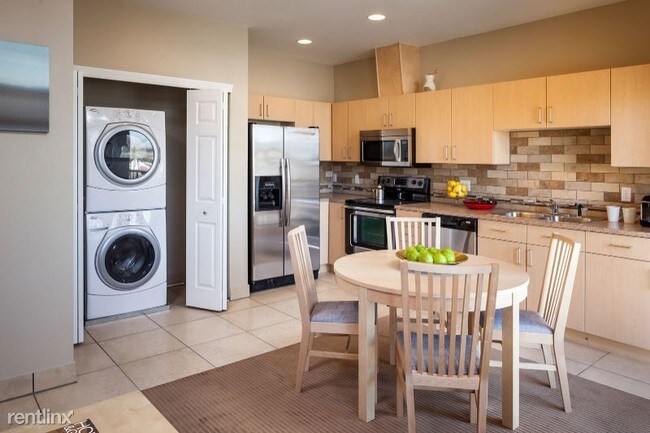 Building Photo - 6101 SE 93rd Ave