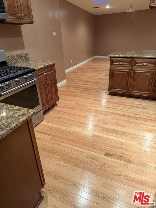 Building Photo - 1552 Crater Ln