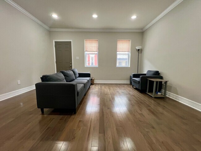 Building Photo - Stunning 3-Bedroom Townhome in Francisville! Available NOW!