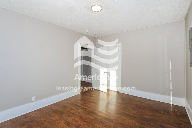 Building Photo - 130 Pelzer St