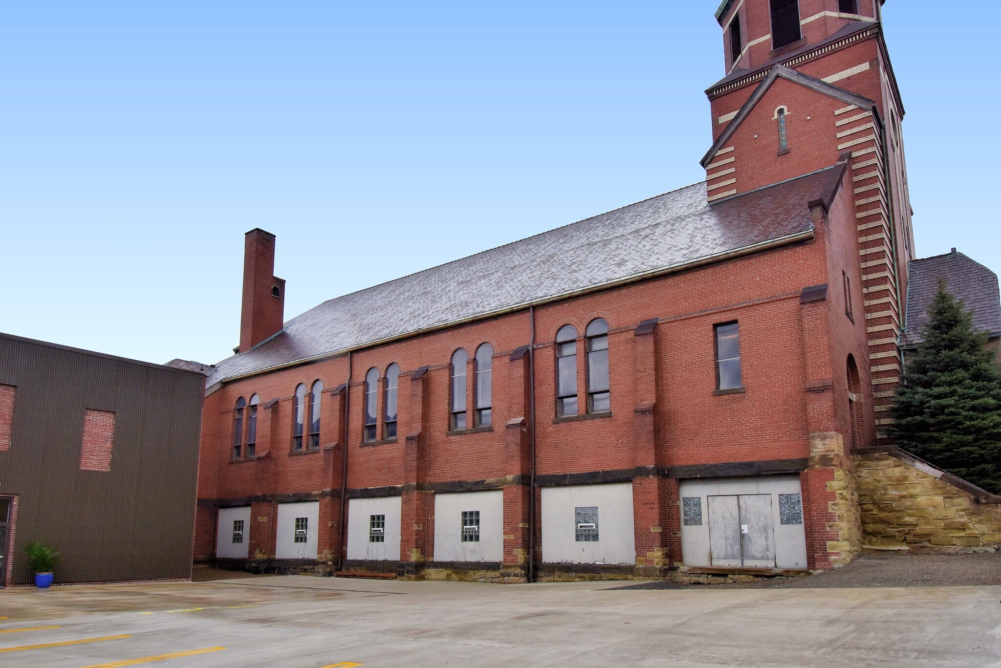 Building Photo - 2301 Mission St