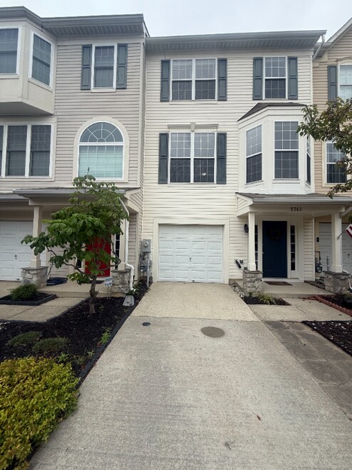 Building Photo - 5743 Goldfinch Ct