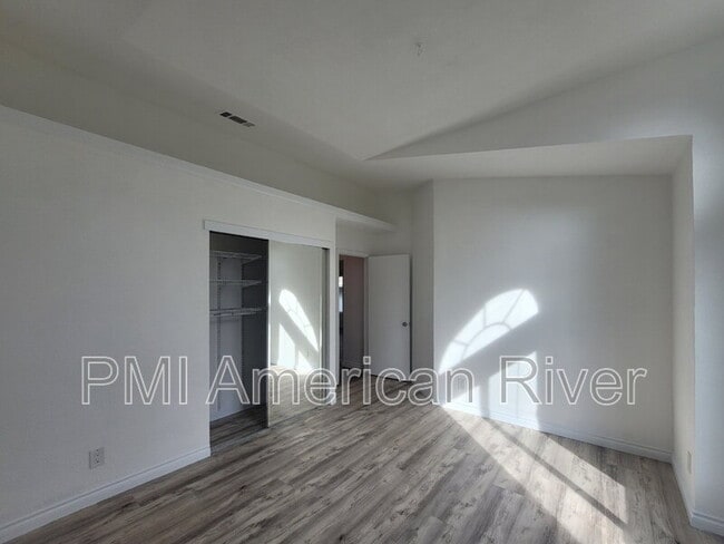 Building Photo - 3041 Wolfe Ct