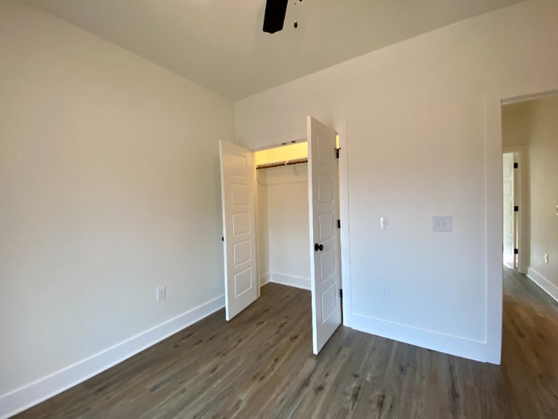 Building Photo - 346 Parks Cir