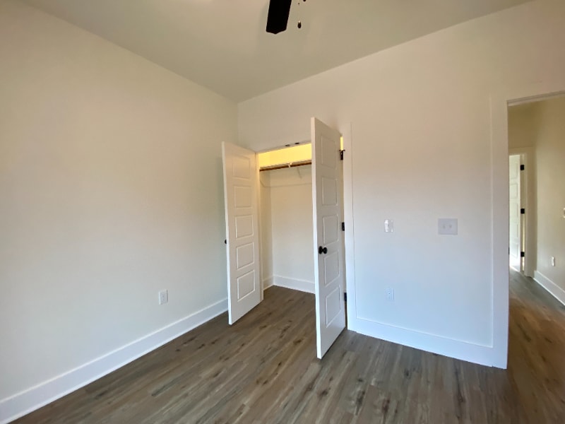 Building Photo - 350 Parks Cir