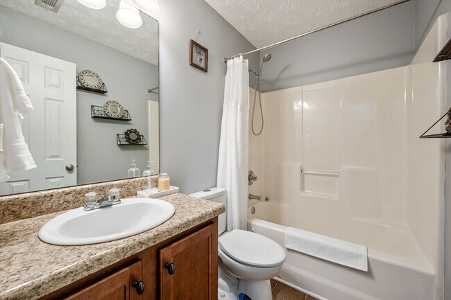 Building Photo - 20 Larkspur Avenue