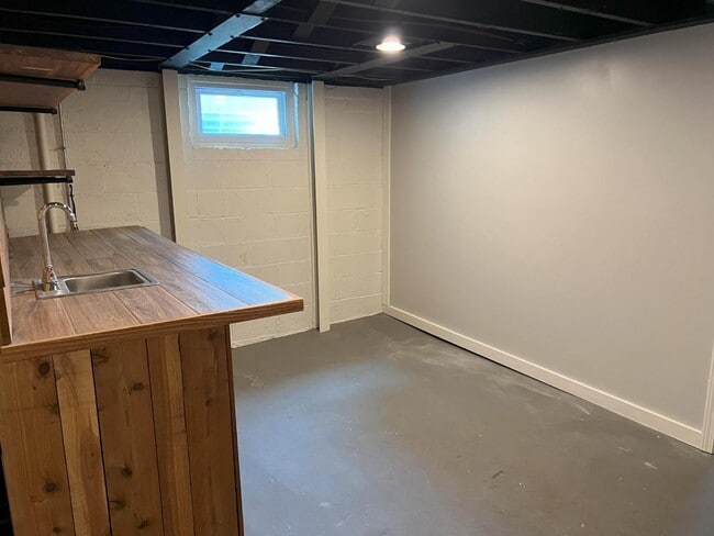 Building Photo - 7110 Woodson St