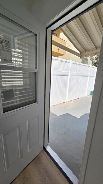 patio entrance - 1041 N Edinburgh Ave