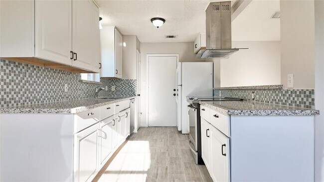 Building Photo - 4706 Glendower Dr