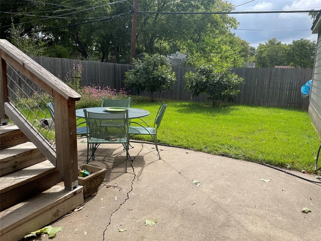 Building Photo - Hyde Park gem with Casita!!!