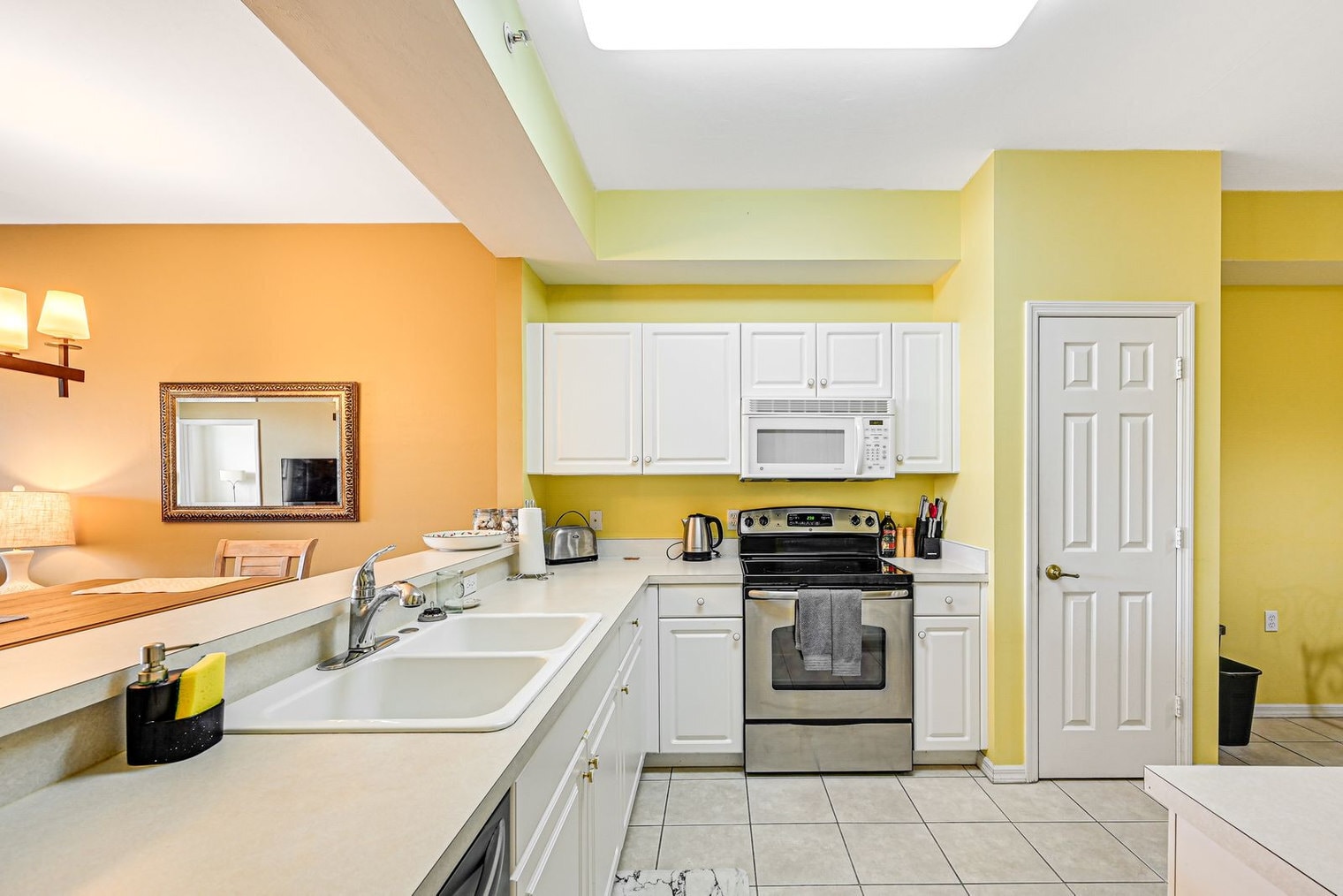 Building Photo - 3973 Bishopwood Ct E