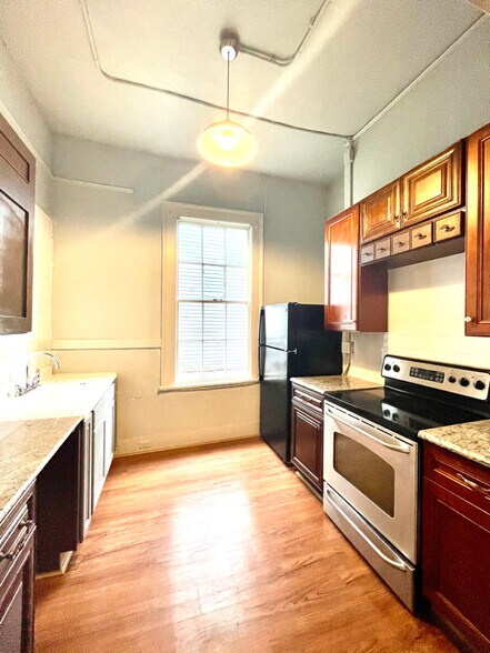 Building Photo - 413 Orange St