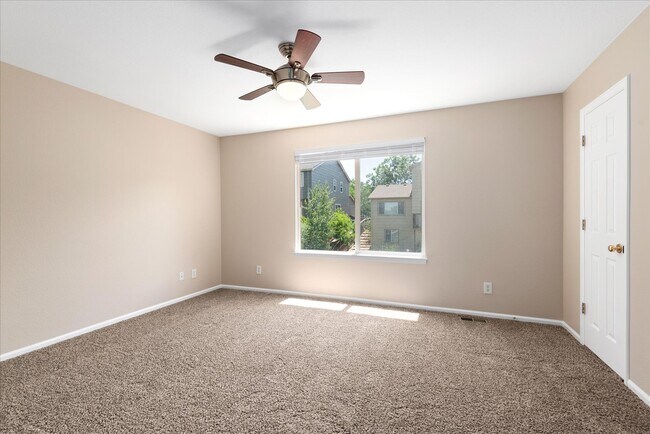 Building Photo - 9320 Cove Creek Dr