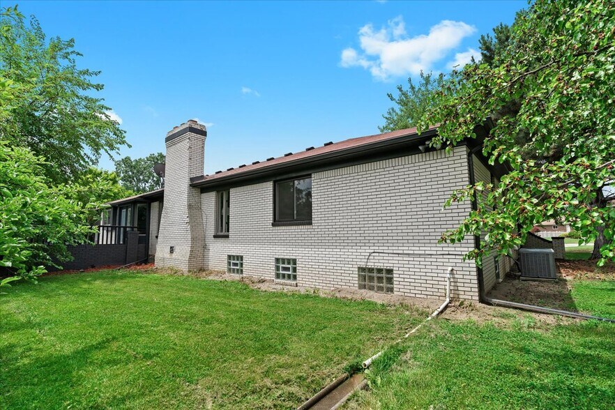 Building Photo - 40526 Woodside Dr
