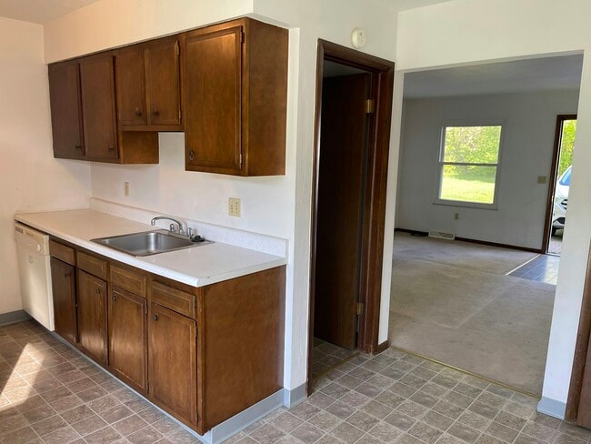 Building Photo - 4165 W Ridge Rd