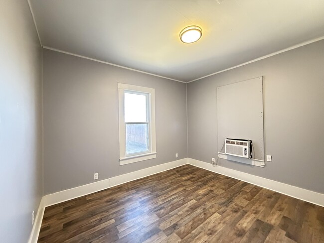 Building Photo - 215 S 3rd St