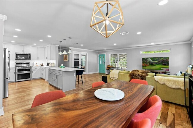 Building Photo - 3307 Garden Villa Ln