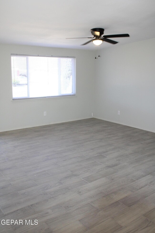 Building Photo - 10465 Omega Cir