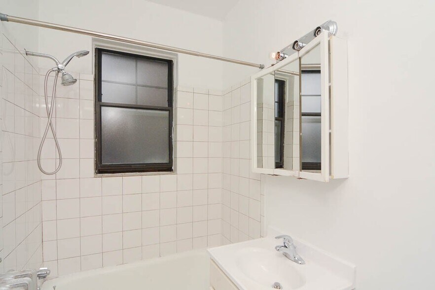 Building Photo - 4832 N Damen Ave