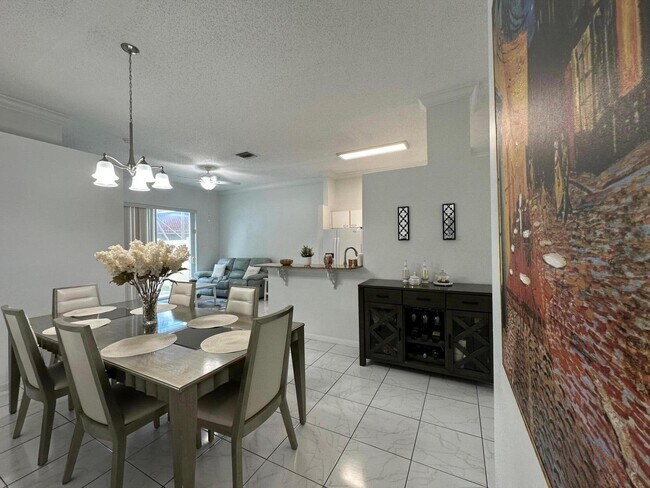 Building Photo - 717 Lake Wellington Dr