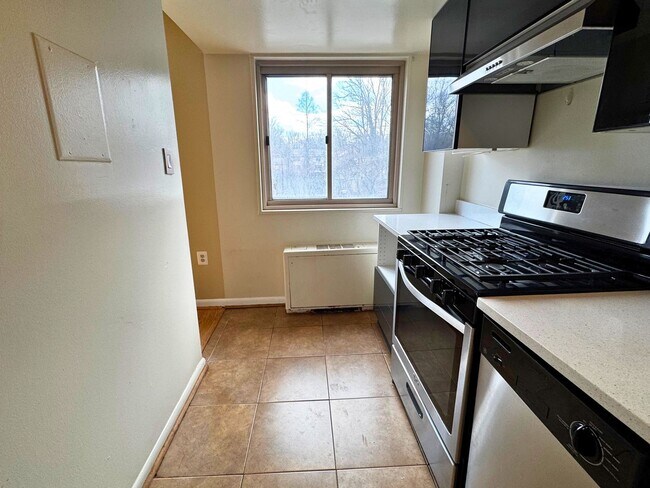 Building Photo - Modern Luxury Studio at Park Place | All Utilities Included