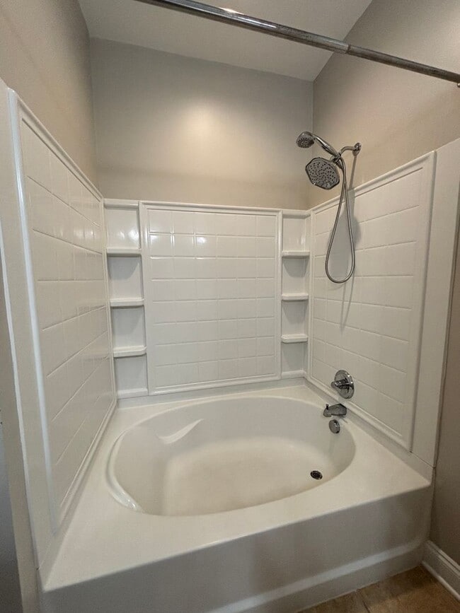 Building Photo - AVAILABLE NOW! End-Unit Townhouse in Pennington Square