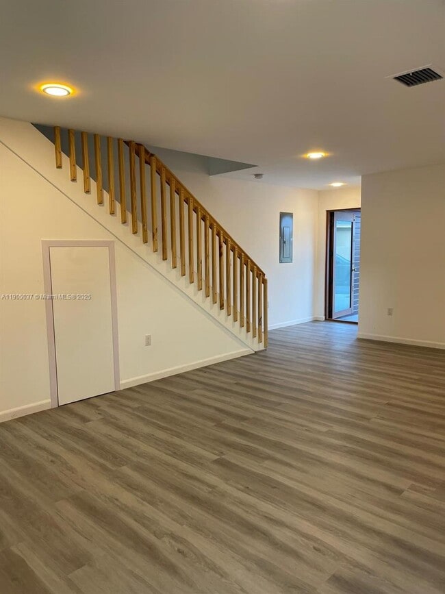 Building Photo - 916 NW 8th St