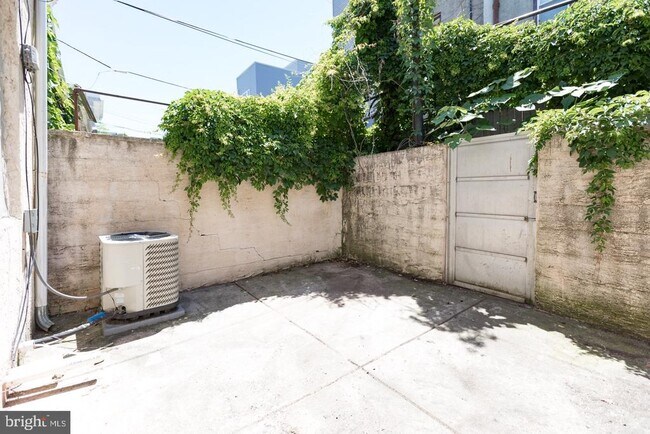 Building Photo - 2222 Earp St