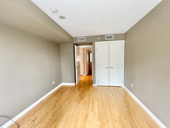 Building Photo - Millennium Stunner! 2BR/2BA 1,245sqft! Pet...