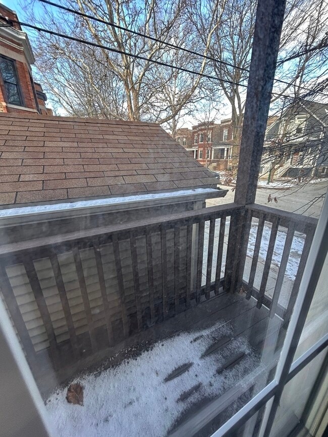 Building Photo - 4258 N Damen Ave