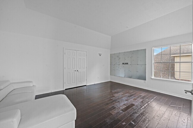 Primary Photo - 10926 Wynfield Springs Dr