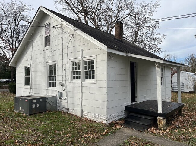 Building Photo - Great 2 Bed 1 Bath Home near MTSU!