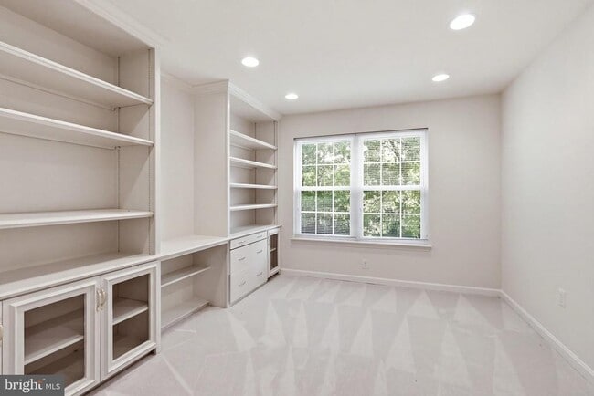 Building Photo - 5629 Willoughby Newton Dr