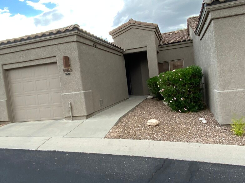 Building Photo - 3853 N Forest Park Dr