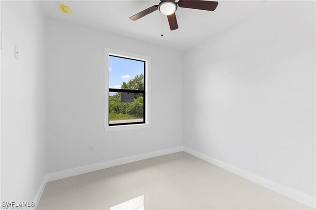 Building Photo - 1715 W 12th St