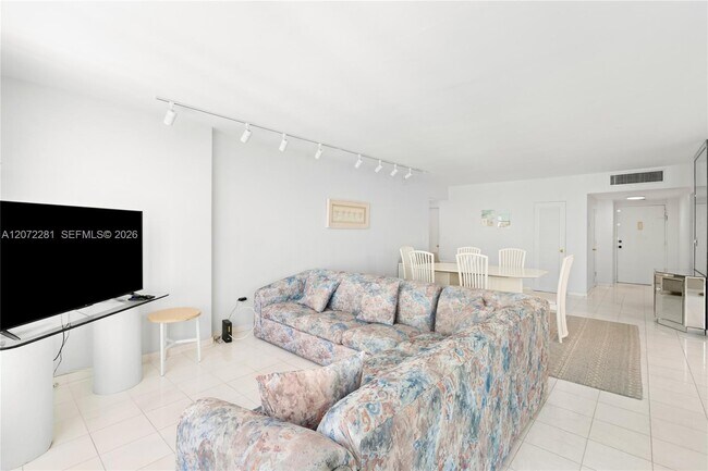 Building Photo - 5001 Collins Ave