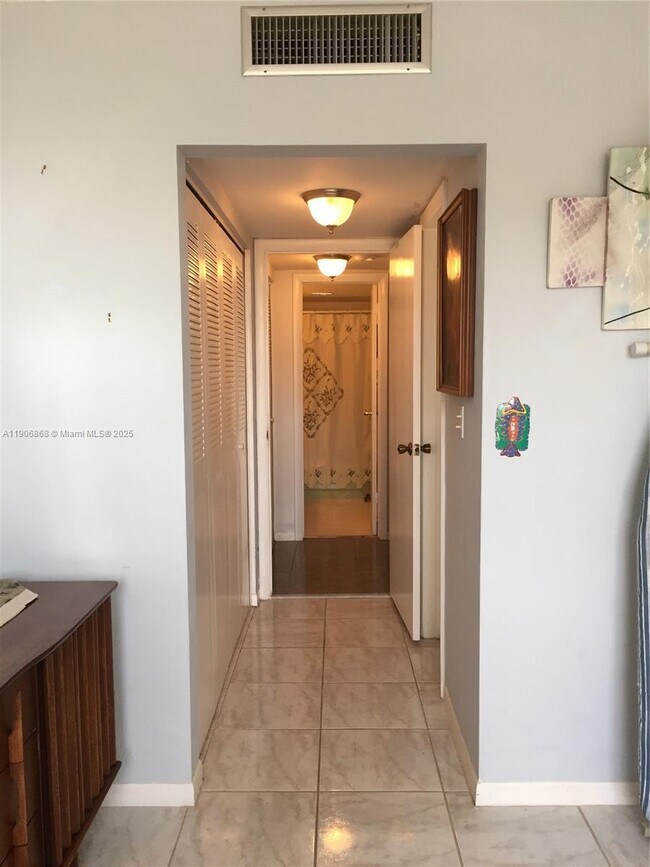 Building Photo - 1470 NE 125th Terrace