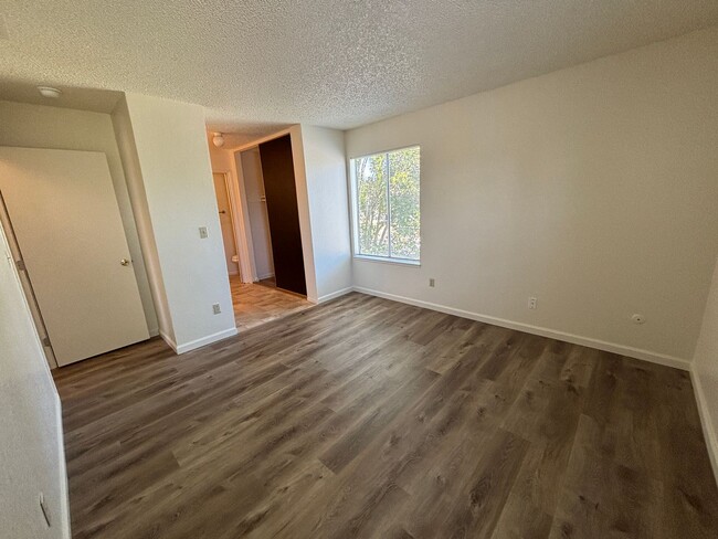 Building Photo - Two Bedroom, Two Bathroom Second Floor Apa...