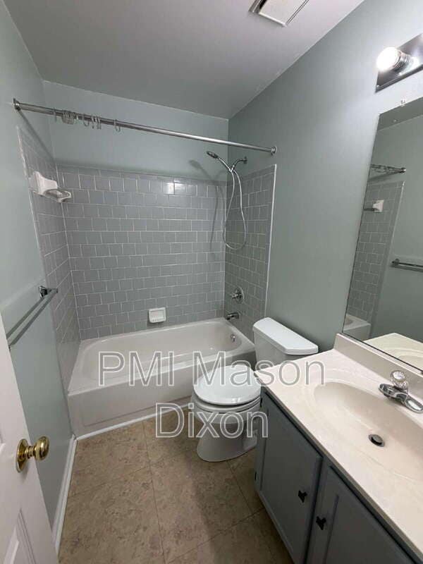 Building Photo - 2404 Sandwich Ct