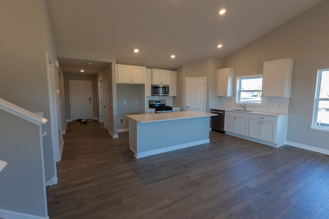 Building Photo - Brand-New 5-Bedroom 3170 sq ft Home in Cot...