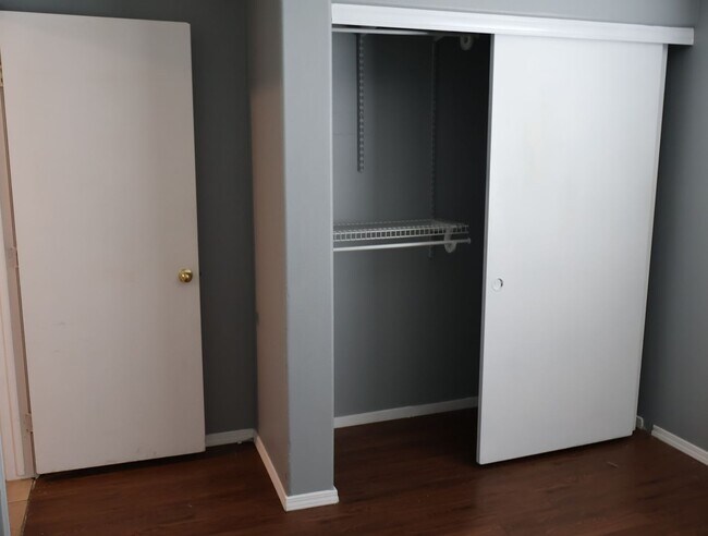 Building Photo - Single Story remodeled home