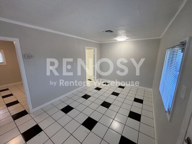 Building Photo - Modern, Solar Energy, 2-Bedroom detached Casita!